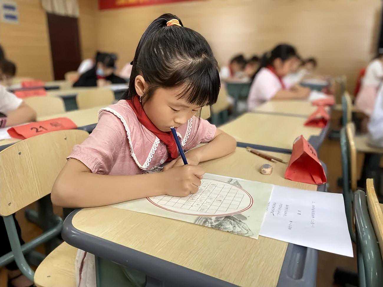 小学生字写得很差需要报班吗？家长做对4件事，孩子写出一手好字